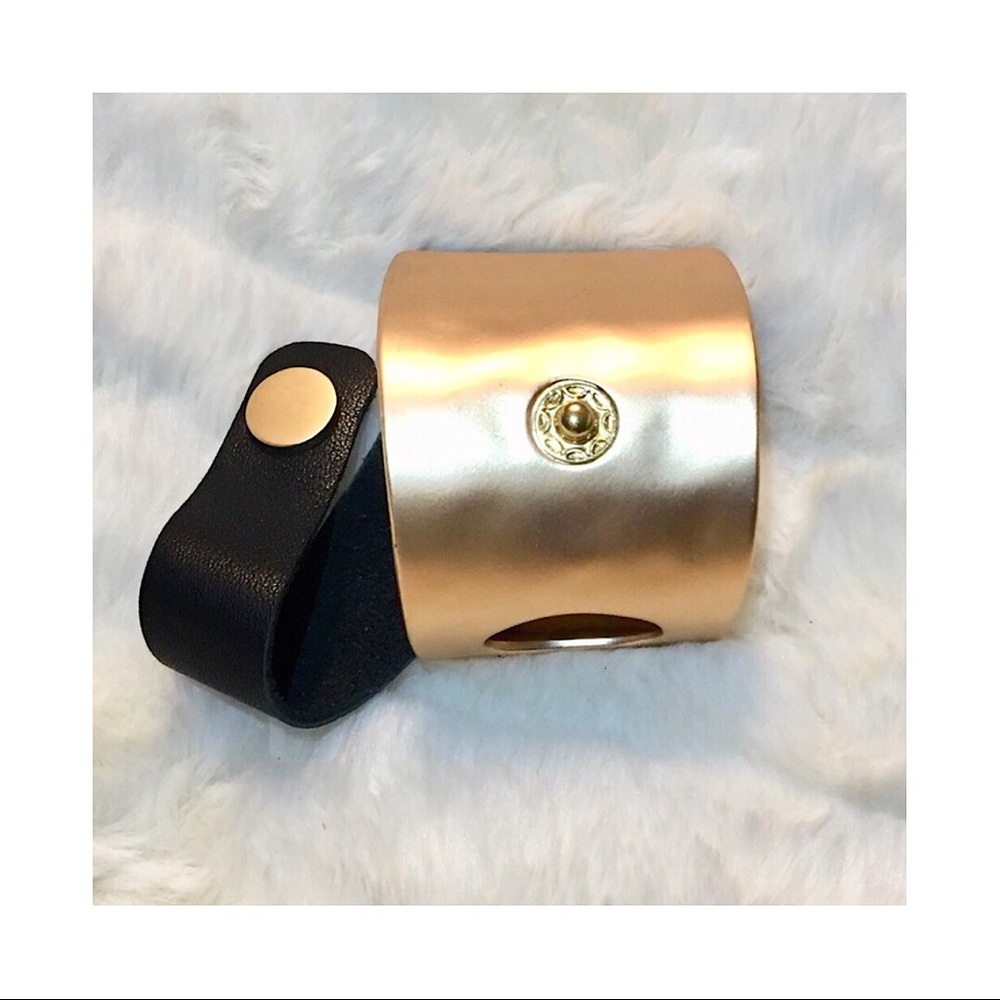 KWIN | Gold & Black Leather Cuff Bracelet - Picture 3 of 3